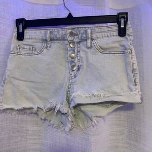 High waisted Shorts! Size 4,they’re so comfy and so cute, they just don’t fit me